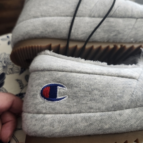 BNWT Champion Sz 7 Embroidered Logo Oxford Gray University 2 Slippers Loafers - Picture 8 of 10